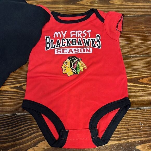 NWT NHL Chicago Blackhawks 3 Baby Girl Onesies Size 6/9 months - Picture 4 of 5